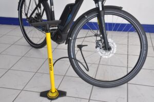 A wheel pump and a bicycle
